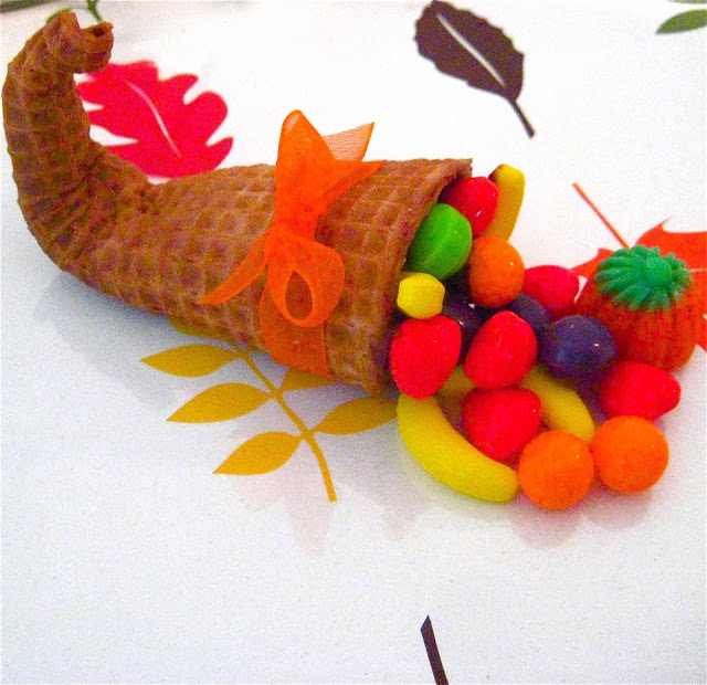 http://www.nobiggie.net/wp-content/uploads/2015/10/Thanksgiving-Sugar-Cone-Corucopia-25-Thankgiving-treats-NoBiggie.net_.jpg