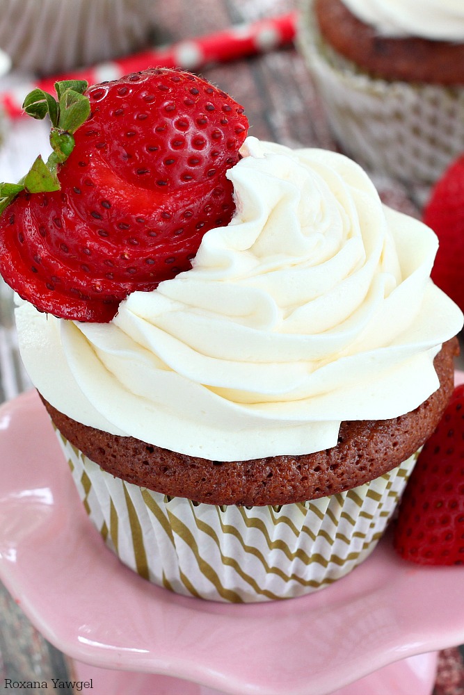 http://www.nobiggie.net/wp-content/uploads/2016/06/Chocolate-Strawberry-Cupcakes-with-Mascarpone-Frosting.jpg