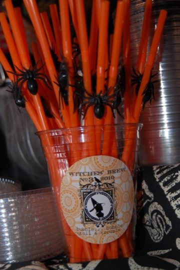 decorate plastic straws for Halloween - more Halloween party ideas on NoBiggie.net