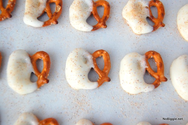 white chocolate caramel pretzels | NoBiggie.net