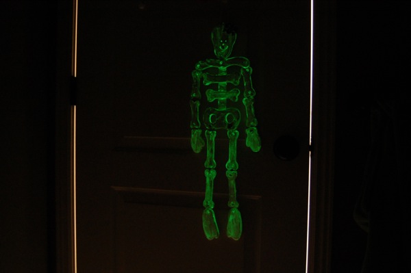 glow in the dark skeleton for Halloween | NoBiggie.net