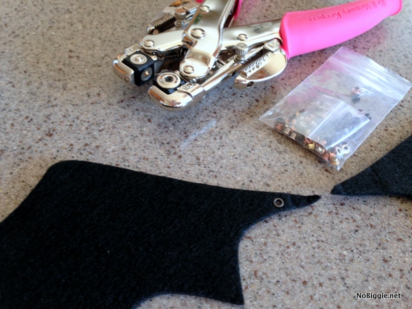 How to make a Halloween Bat garland -NoBiggie.net