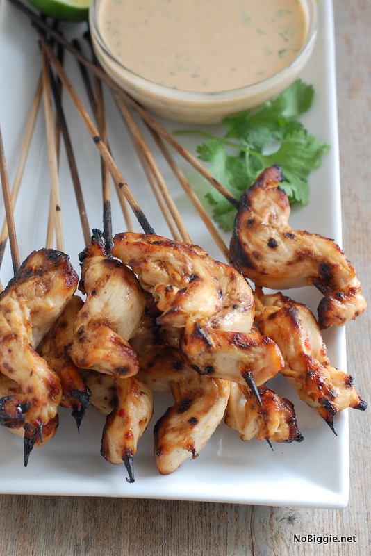 chicken satay with a peanut dipping sauce - recipe on NoBiggie.net