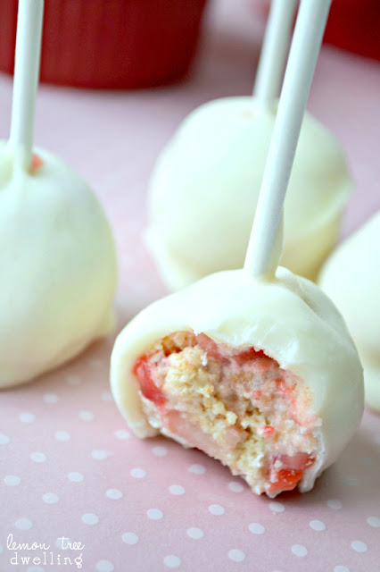 Strawberry Shortcake Pops | 25+ Desserts on a Stick