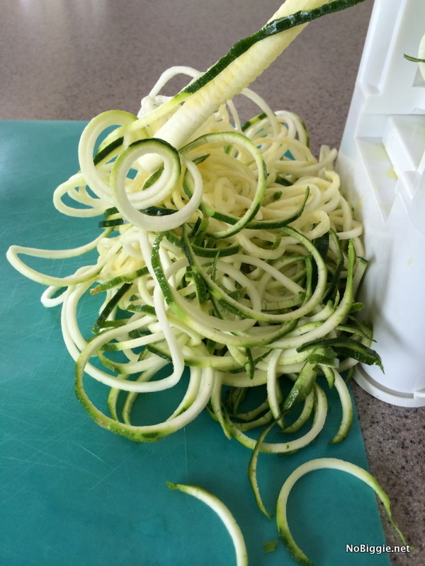 how to make zoodles in a fresh tomato sauce | recipe on NoBiggie.net #zoodles