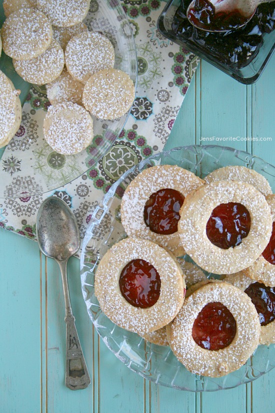 Linzer Cookies | 25+ Christmas Cookie Exchange Recipes