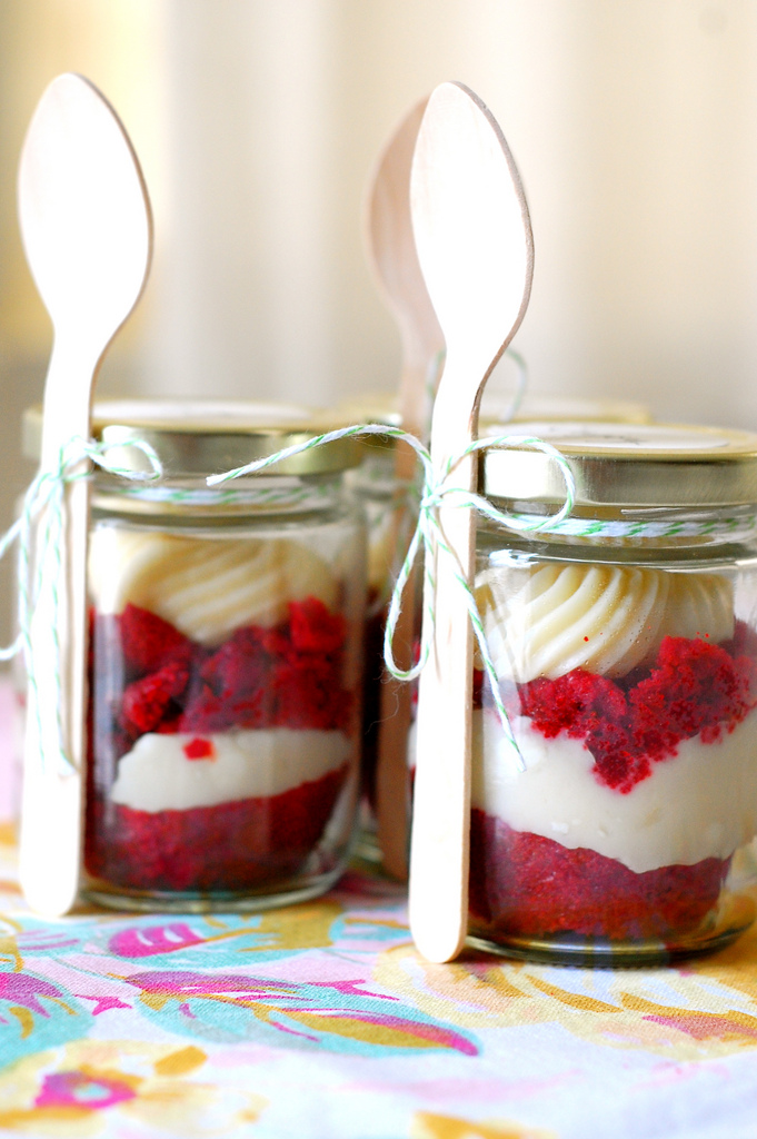 cupcake in a jar | 25+ neighbor gift ideas