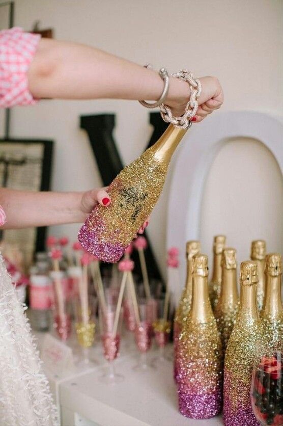 Glitter Champagne DIY | 25+ New Year's Eve Party Ideas
