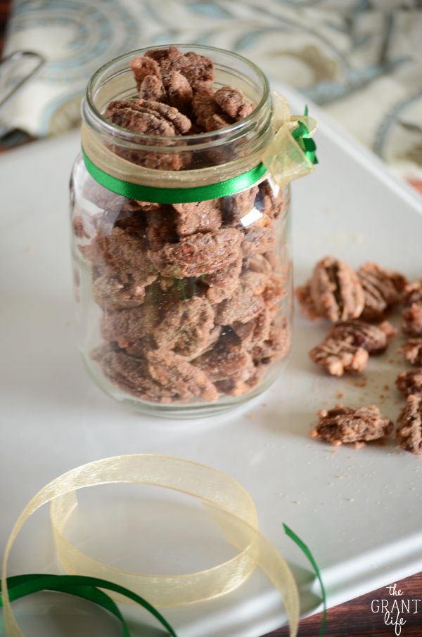 Cinnamon Sugar Pecans | 25+ Mason Jar Gift Ideas