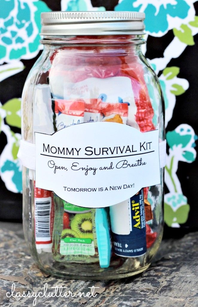 Mommy Survival Kit in a Jar | 25+ Mason Jar Gift Ideas