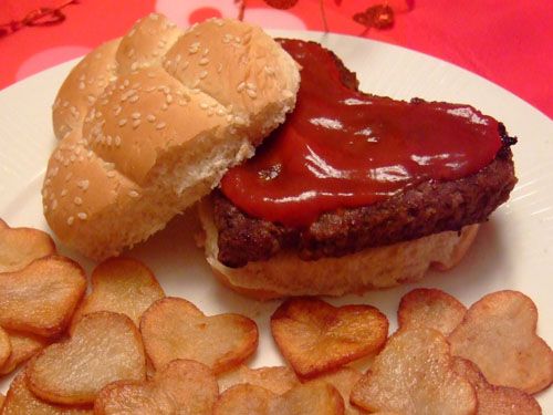Heart shaped Hamburgers with fries | 25+ Heart-Shaped Food Ideas | NoBiggie.net