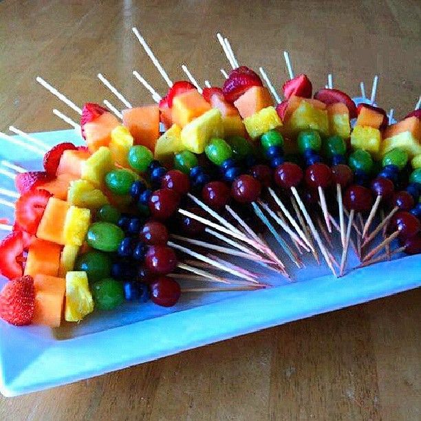 Rainbow fruit skewers | 25+ Rainbow crafts, food and more