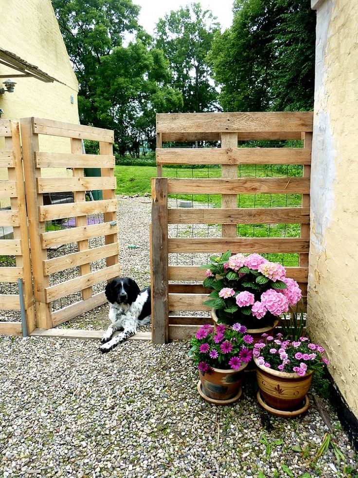 Make a Pallet Fence that will cost you nothing | 25+ garden pallet projects
