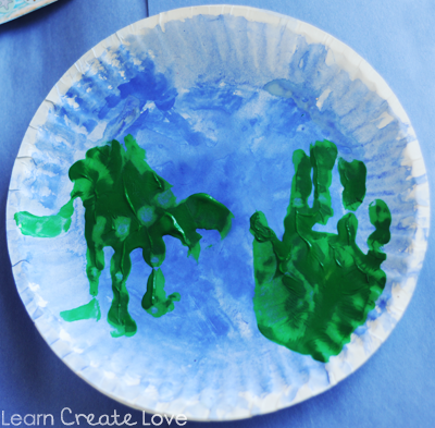 Planet Earth paper plate craft | 25+ Earth Day ideas