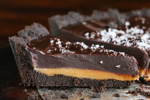 Dark Chocolate Salted Caramel Oreo Pie | 25+ Salted Caramel Desserts