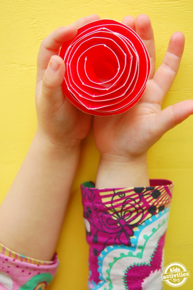 How to make paper plate roses | 25+ Paper Plate Crafts