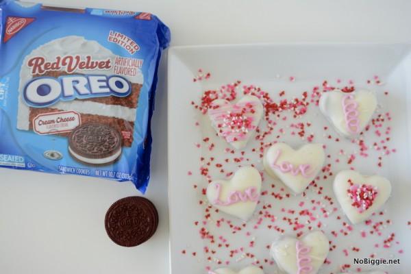 Red Velvet Oreo Cheesecake Truffles | 25+ Three Ingredient Recipes