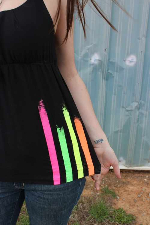 Summery Striped Neon Shirt | 25+ Neon DIY Projects