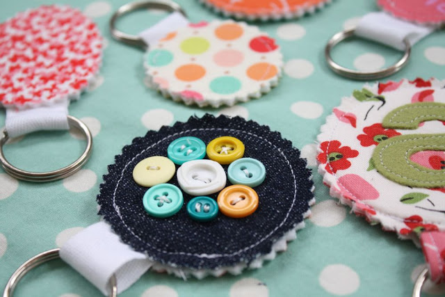 Fabric scrap keychains | 25+ easy sewing projects