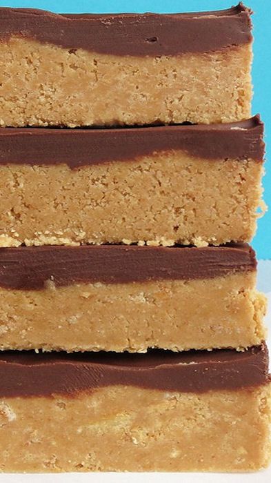 No-bake Reese's Peanut Butter Bars | 25+ peanut butter and chocolate desserts