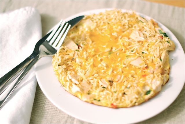 Chicken Noodle Omelet | 25+ Ramen Noodle Recipes