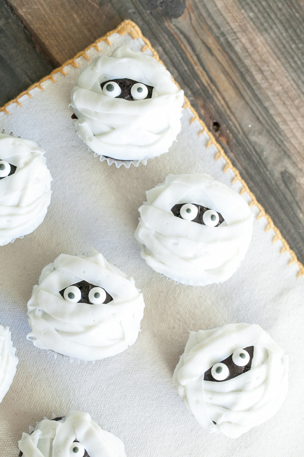 Chocolate and Vanilla Mummy Cupcakes | 25+ Halloween Party Food Ideas