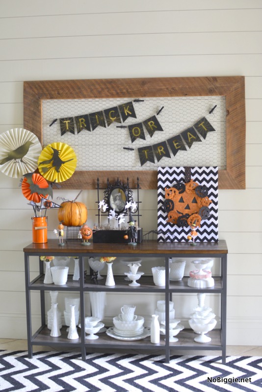 Trick or treat banner | 25+ Halloween crafts for kids