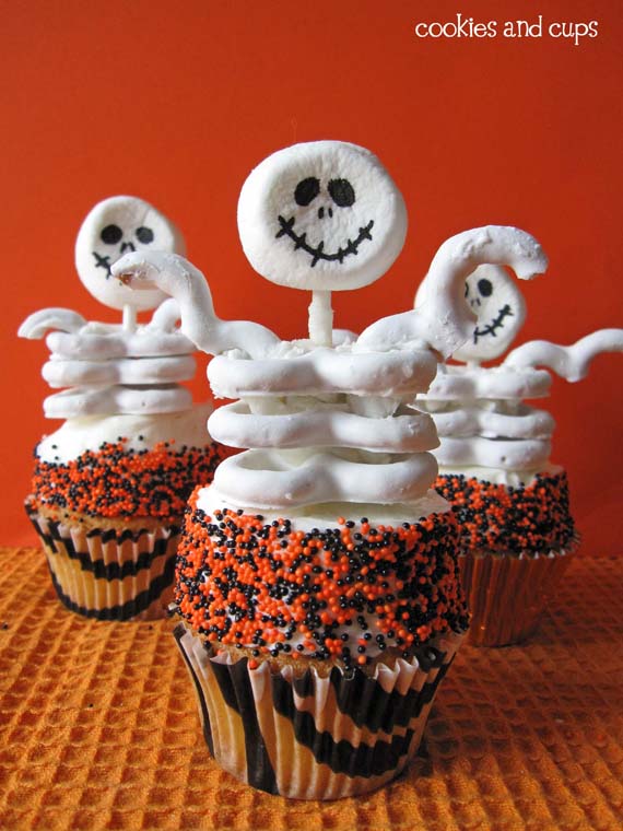 skeleton cupcakes | 25+ Halloween Party Food Ideas