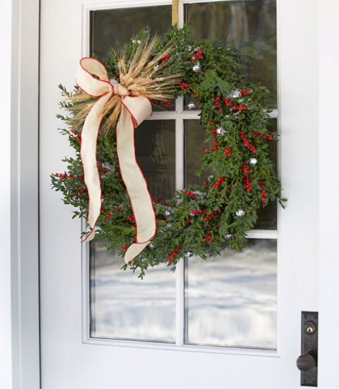 Boxwood wreath with spray of wheat accent | 25+ easy DIY Christmas decor