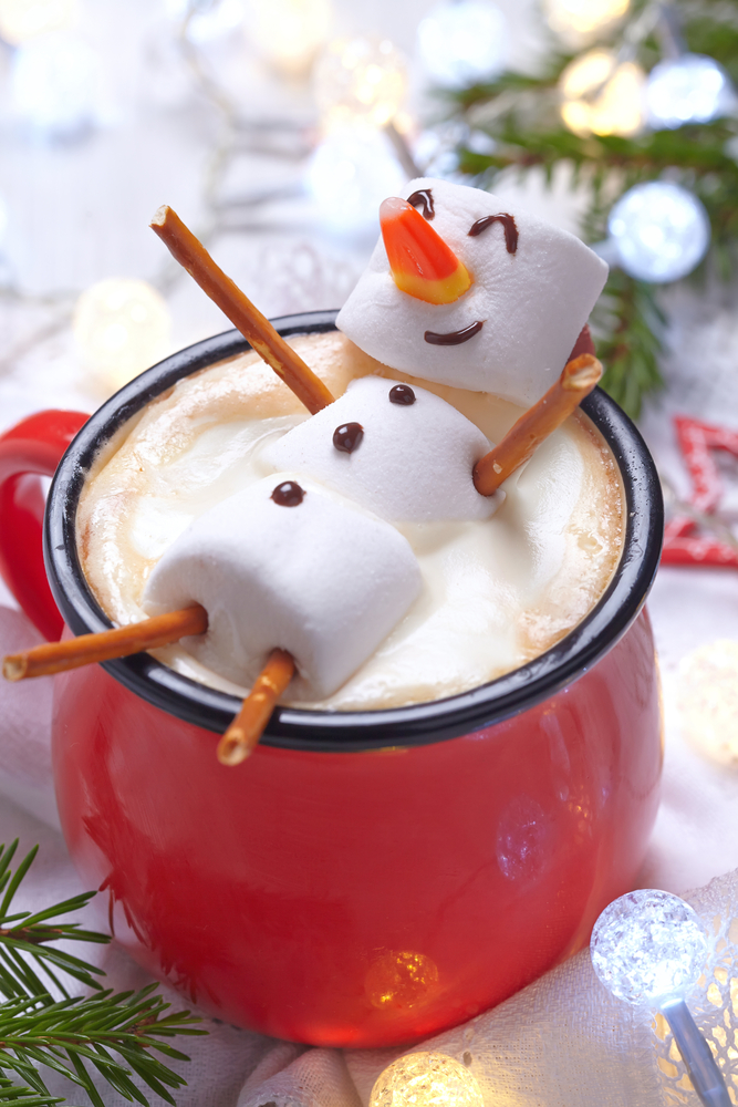 Marshmallow Snowman Hot Chocolate | 25+ Snowman crafts and fun food ideas | NoBiggie.net