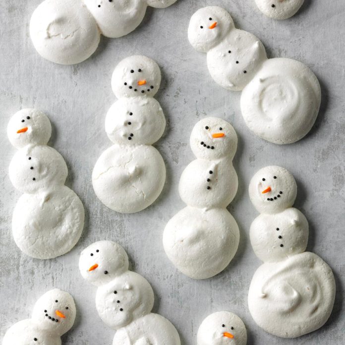 Meringue Snowmen | 25+ Snowman crafts and Fun Food | NoBiggie.net