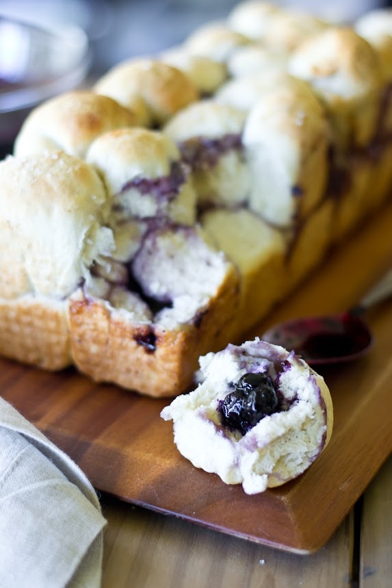 Blueberry Brie Pull-Apart Bread | 25+ Holiday Party Appetizers