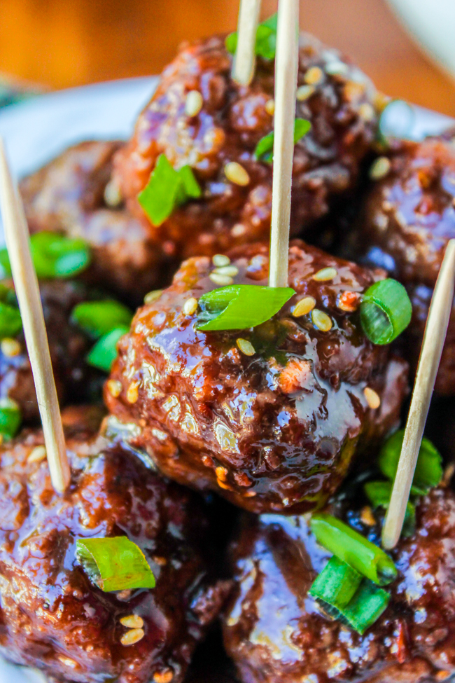 Slow cooker raspberry balsamic meatballs | 25+ NYE party ideas