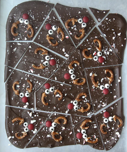 chocolate reindeer bark | 25+ Cute Christmas Treats