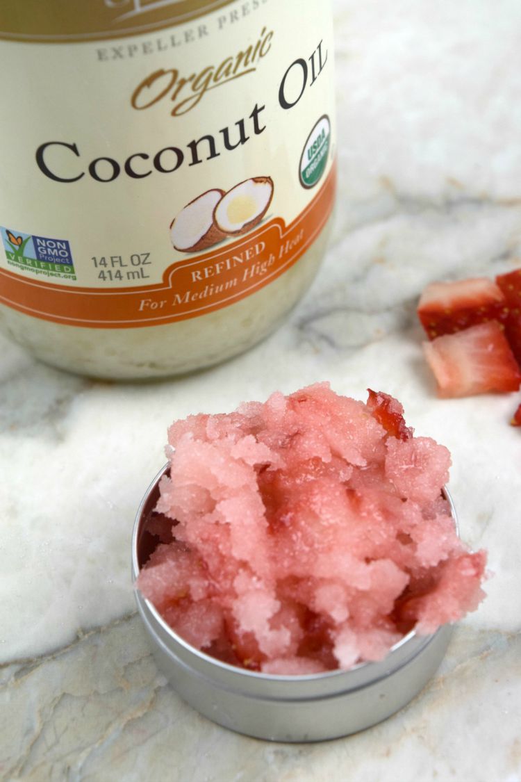 Strawberry Coconut Face Scrub | 25+ bath and body recipes