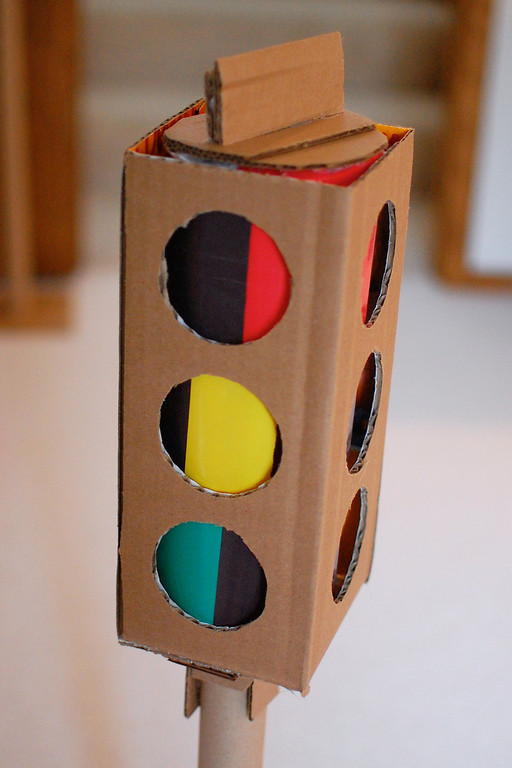 DIY cardboard Traffic light | 25+ things to make with cardboard