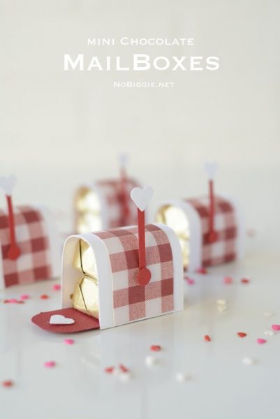 mini chocolate mailboxes | for a Valentine's Day treat | Video on NoBiggie.net