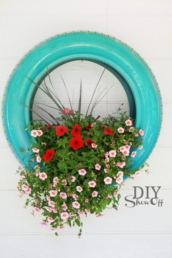DIY Tire Planter Tutorial | 25+ Spring wreaths