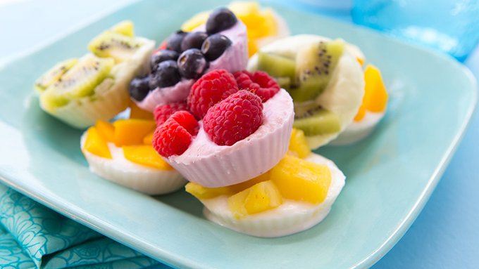 Fruity Frozen Yogurt Snacks | 25+ Fresh Berry Recipes