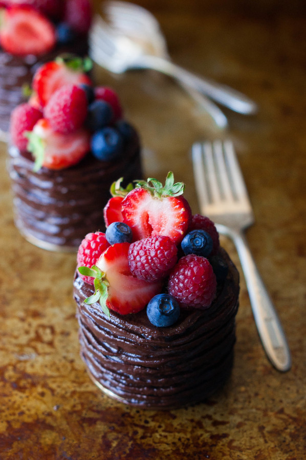 Mini Double Chocolate Berry Cakes | 25+ Fresh Berry Recipes