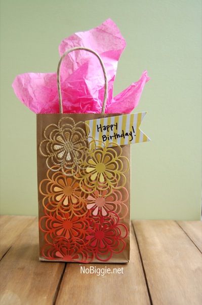 Simple gift bag with ombre paper flower pattern | 25+ Paper Flower Crafts