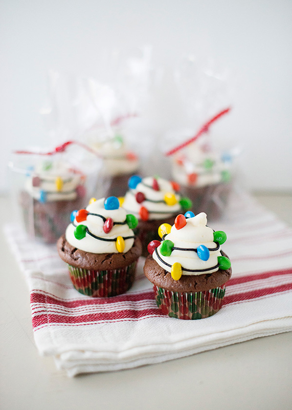 Christmas Light Cupcakes |25+ Cupcake Recipes