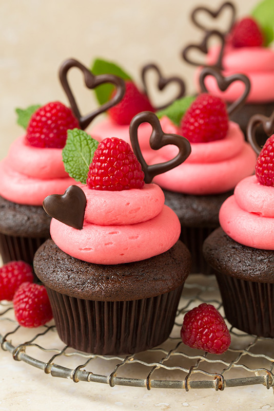 Dark Chocolate with Raspberry Buttercream Frosting |25+ Cupcake Recipes