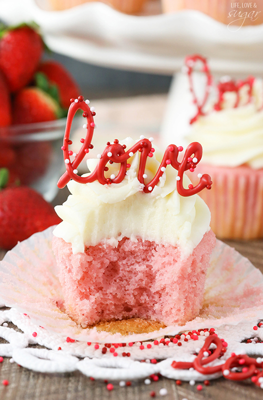 Strawberry Cupcakes & Cream Cheese Frosting |25+ Cupcake Recipes