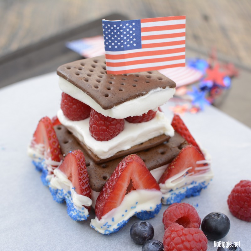 red white and blue ice cream cake | 25+ Patriotic Treats
