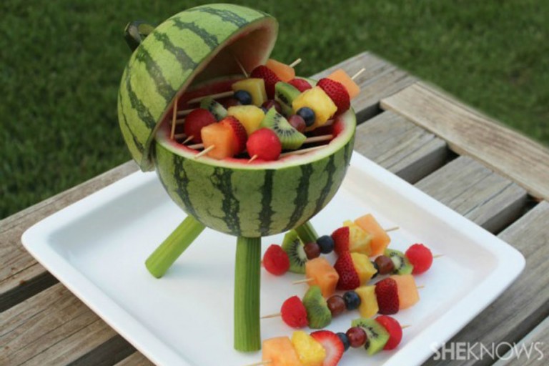 20+ Cute Fruit and Veggie Trays | NoBiggie