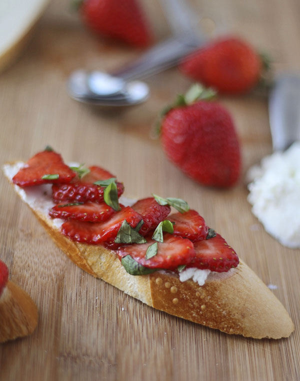 Balsamic Strawberries & Goat Cheese Crostini | 25+ Ways to Top Toast