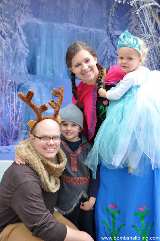 Frozen | 25+ Creative Family Costumes