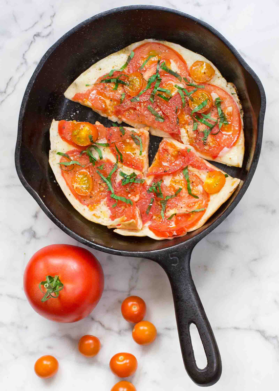 Mozzarella Tomato Skillet Pita Pizzas | 25+ Mozzarella Recipes