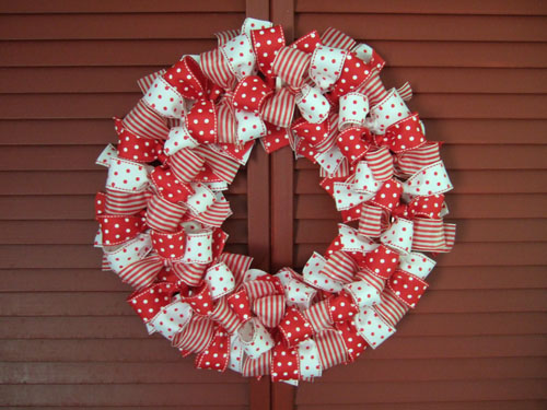 Easy to Make Christmas Ribbon Wreath | 25+ Beautiful Christmas Wreaths
